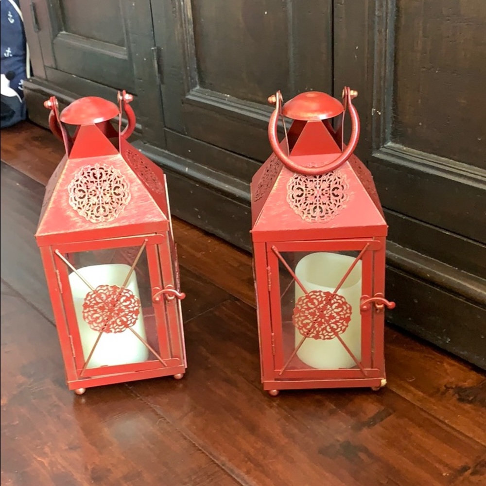 Set of two red lanterns!